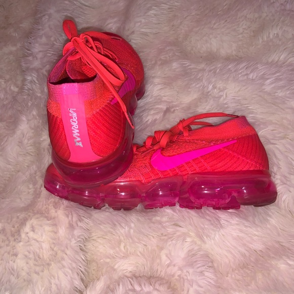 *RARE* Women’s Nike Vapormax Flyknit - Picture 2 of 4